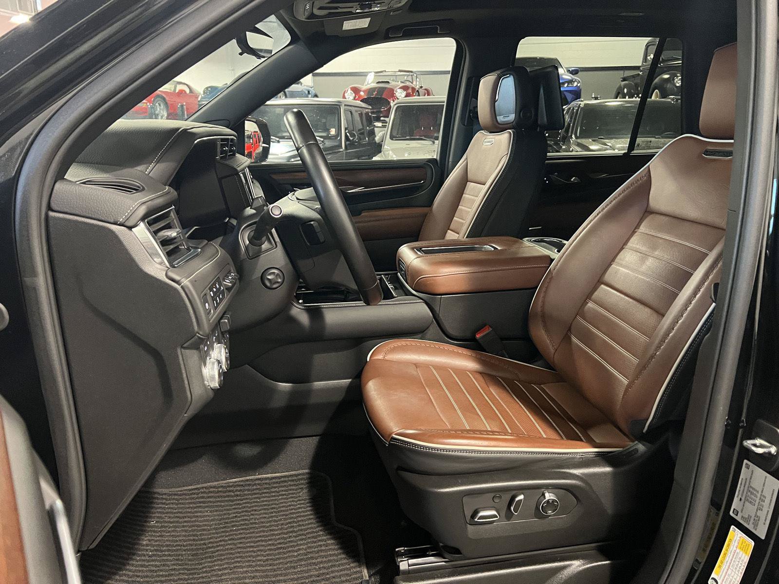 Used 2024 GMC Yukon Denali Ultimate AWD/4WD image 9