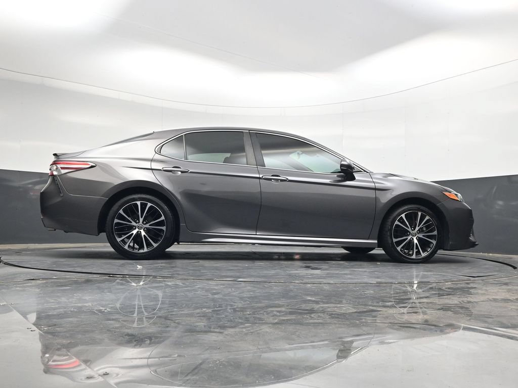 Used 2020 Toyota Camry SE FWD image 32