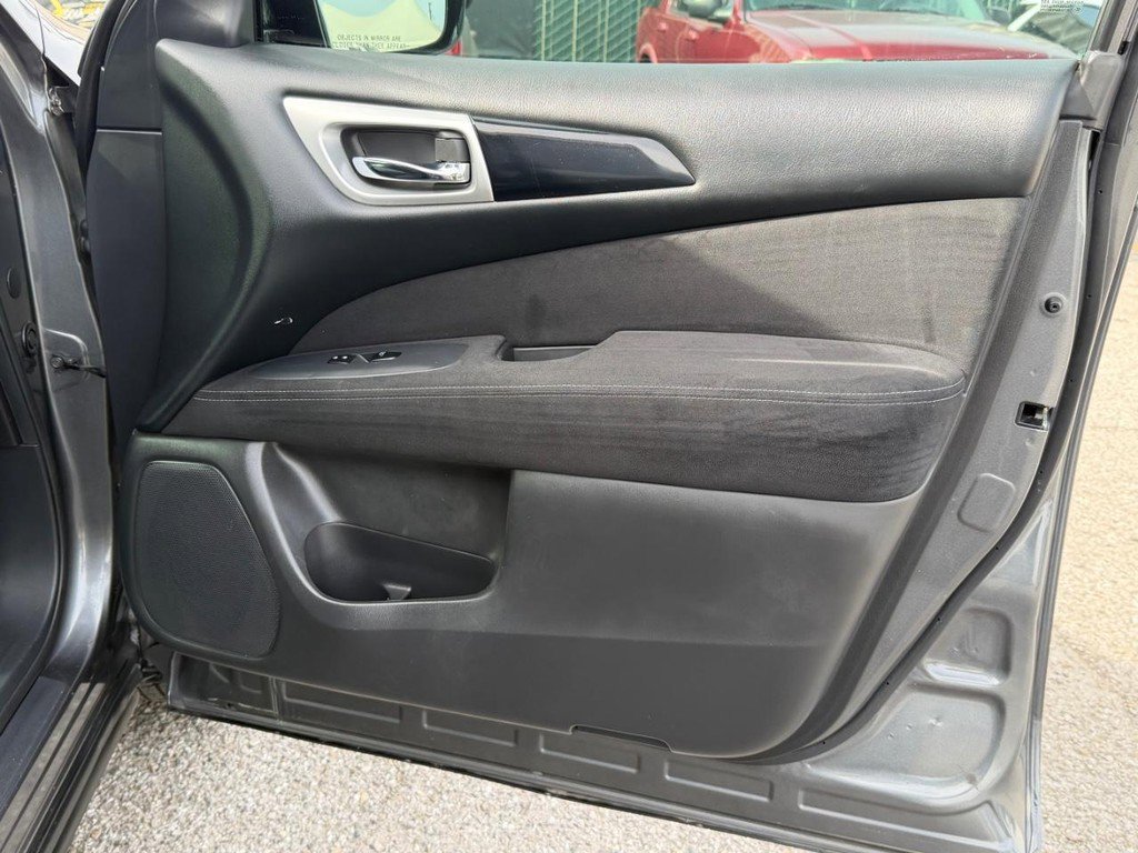 Used 2015 Nissan Pathfinder SV image 19