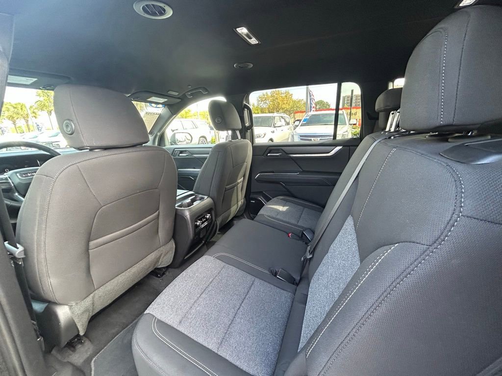 Used 2025 GMC Acadia Elevation image 15