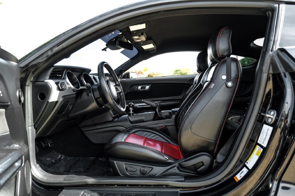 Used 2023 Ford Mustang GT RWD image 3