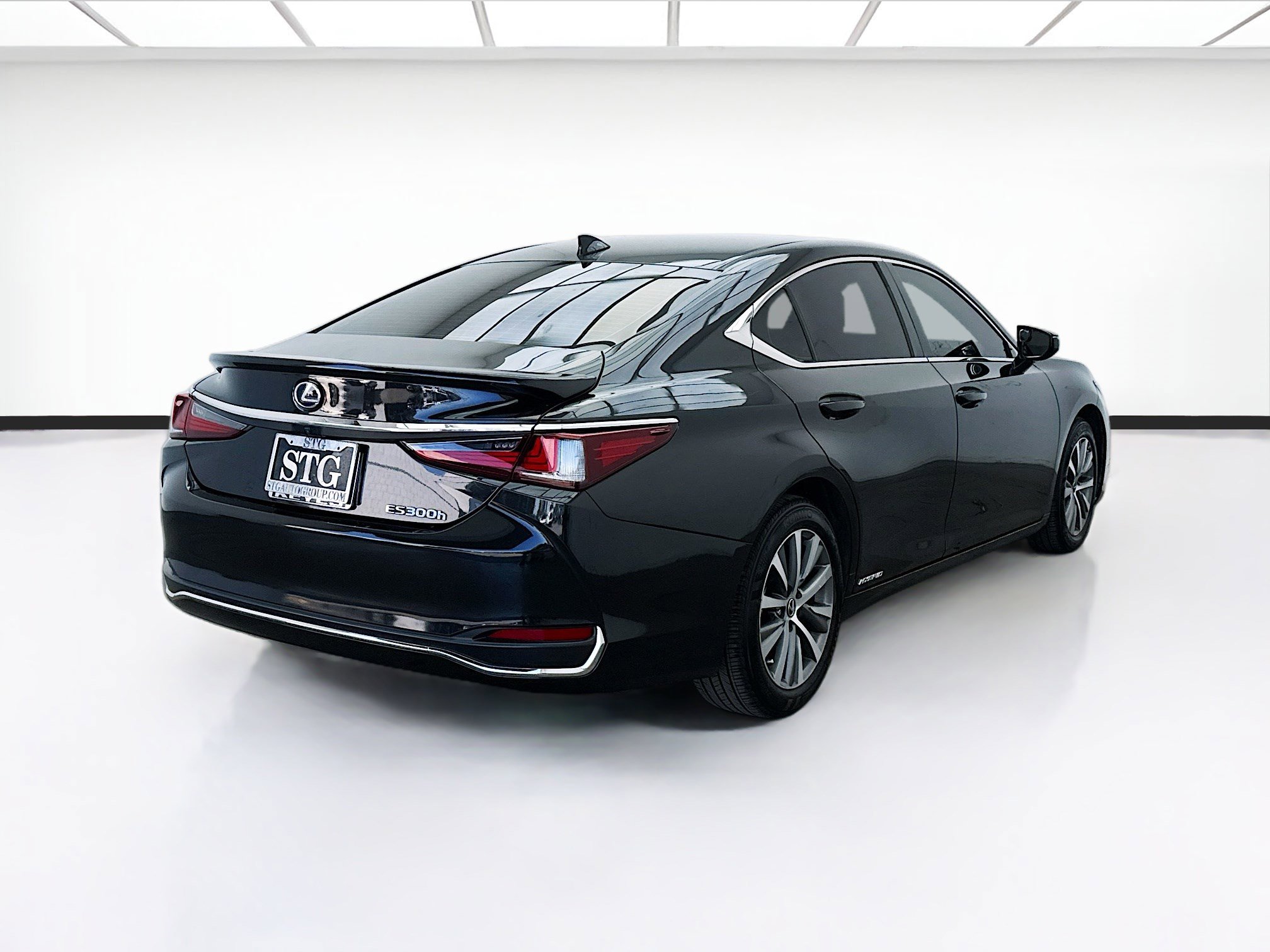 Used 2021 Lexus ES 300h w/ Accessory Package image 4