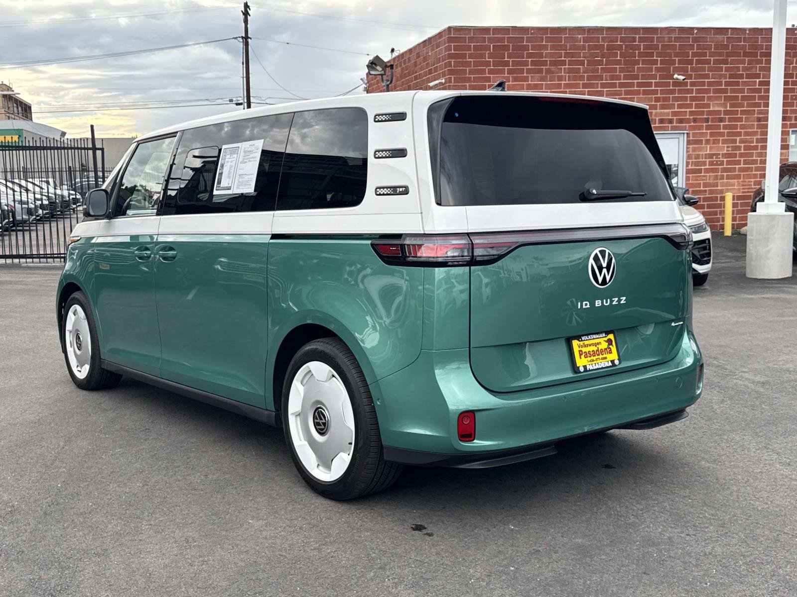 Certified 2025 Volkswagen ID. Buzz 1st Edition AWD/4WD image 4