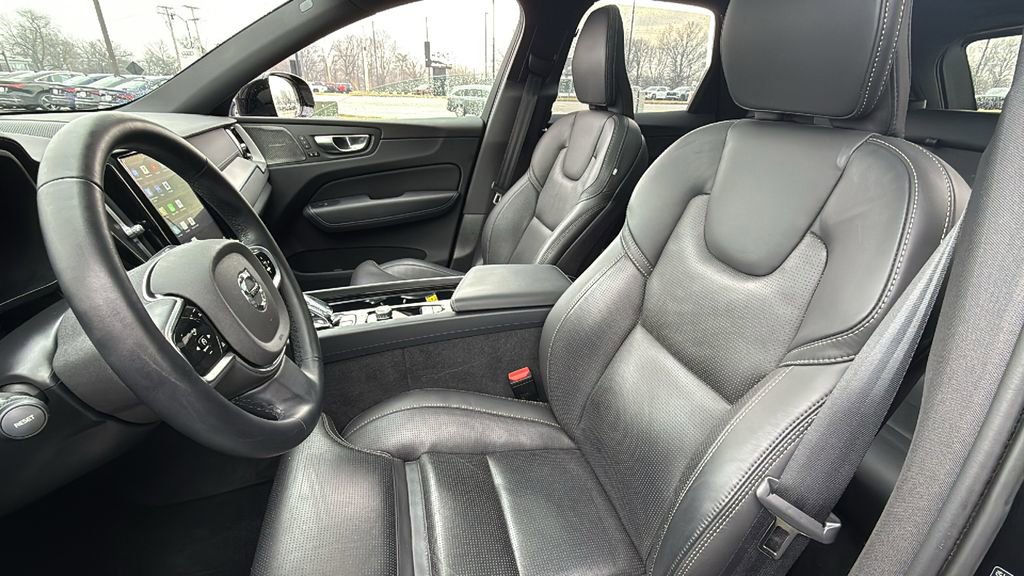 Certified 2024 Volvo XC60 B5 Ultimate w/ Climate Package image 23