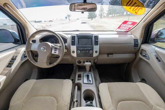 Used 2010 Nissan Frontier SE w/ Moonroof Pkg image 15