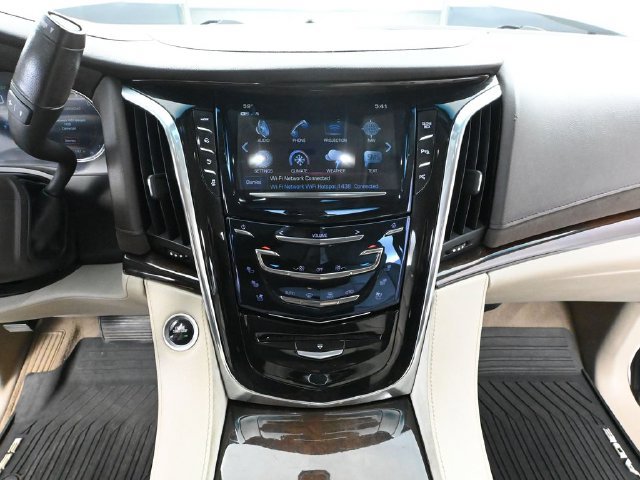 Used 2017 Cadillac Escalade ESV 4WD image 27