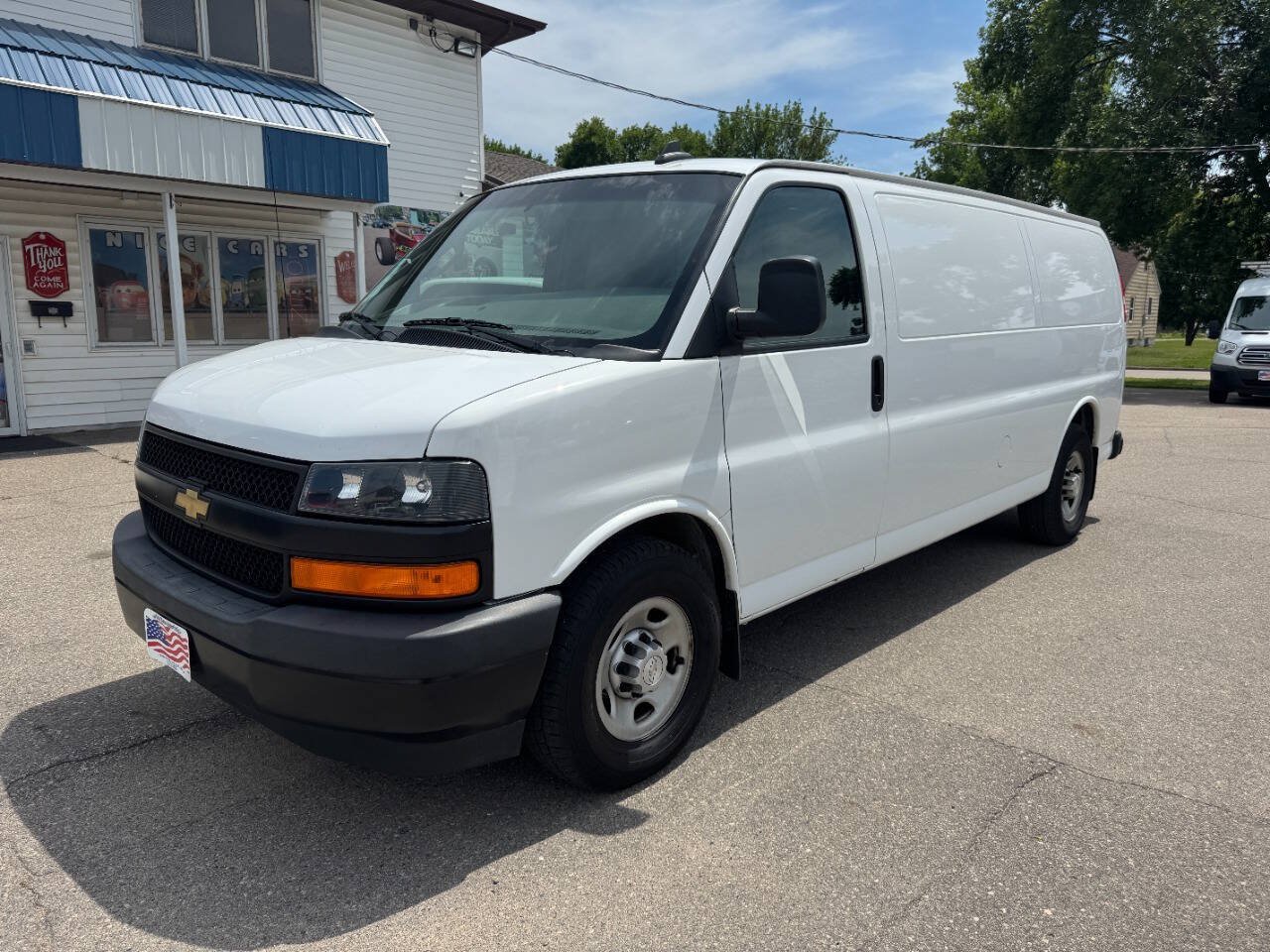 Used 2018 Chevrolet Express 3500 Extended w/ Driver Convenience Package RWD image 2