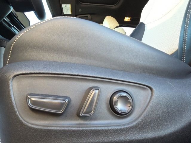 Used 2025 Toyota Sienna Limited image 22