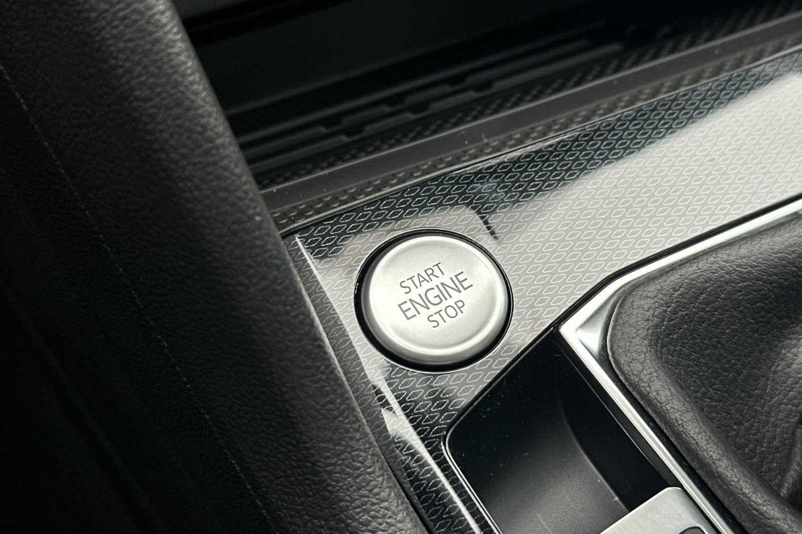 New 2026 Volkswagen Taos SE FWD image 22