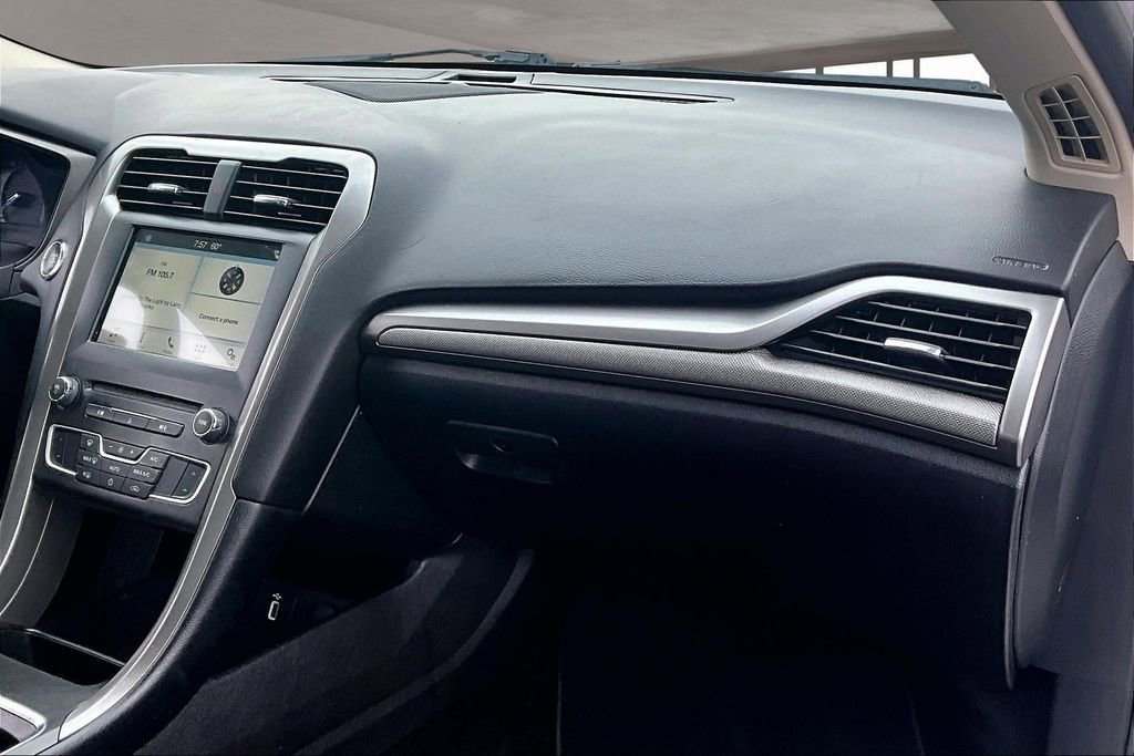 Used 2018 Ford Fusion SE w/ Fusion SE Technology Package image 24