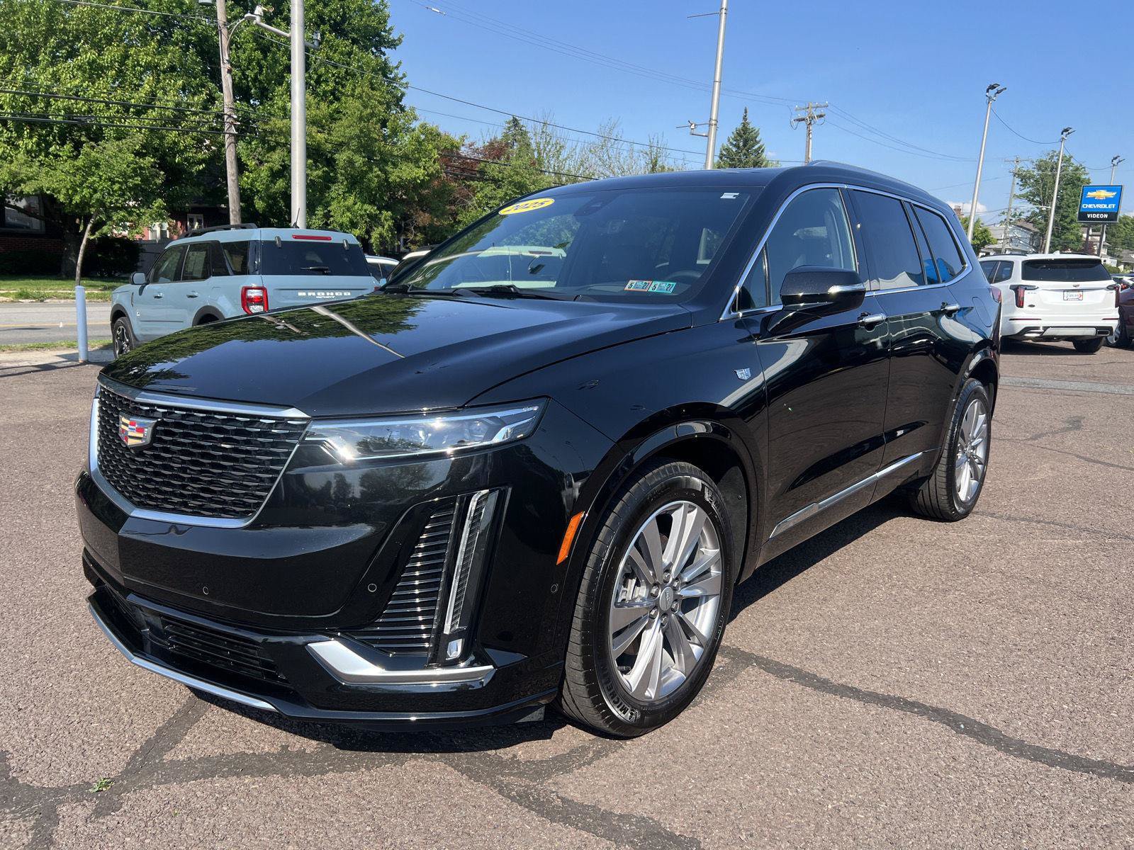 Used 2025 Cadillac XT6 Premium Luxury w/ Platinum Package AWD/4WD image 3