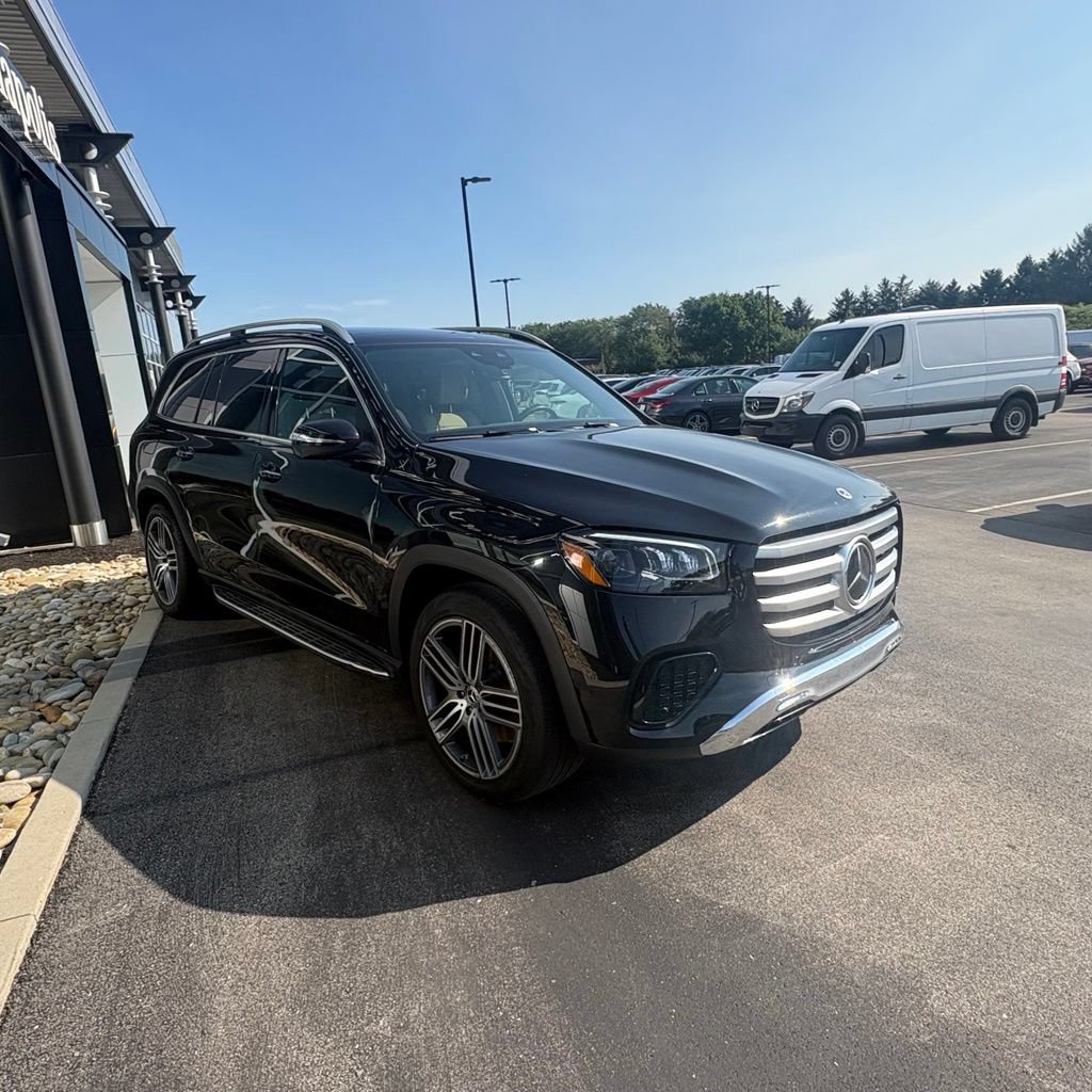 Used 2024 Mercedes-Benz GLS 450 4MATIC image 4