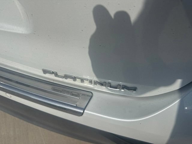 Used 2023 Toyota Highlander Platinum FWD image 4