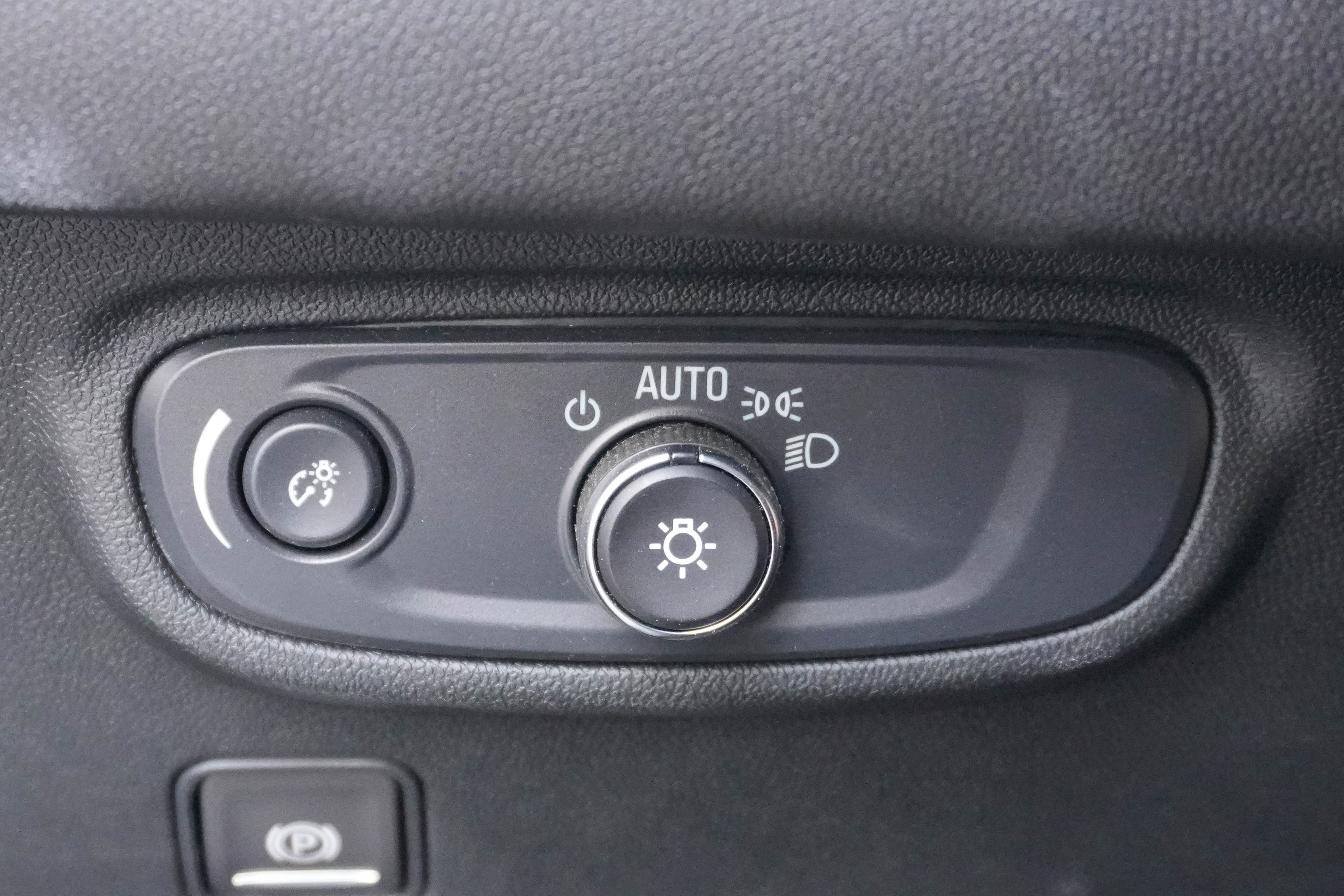 Used 2024 GMC Terrain SLE w/ Driver Convenience Package FWD image 14