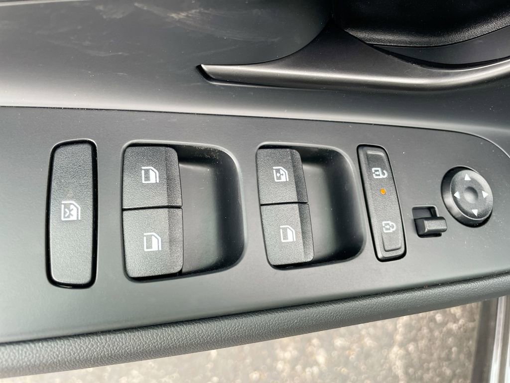 Certified 2025 Hyundai Elantra Sport image 39