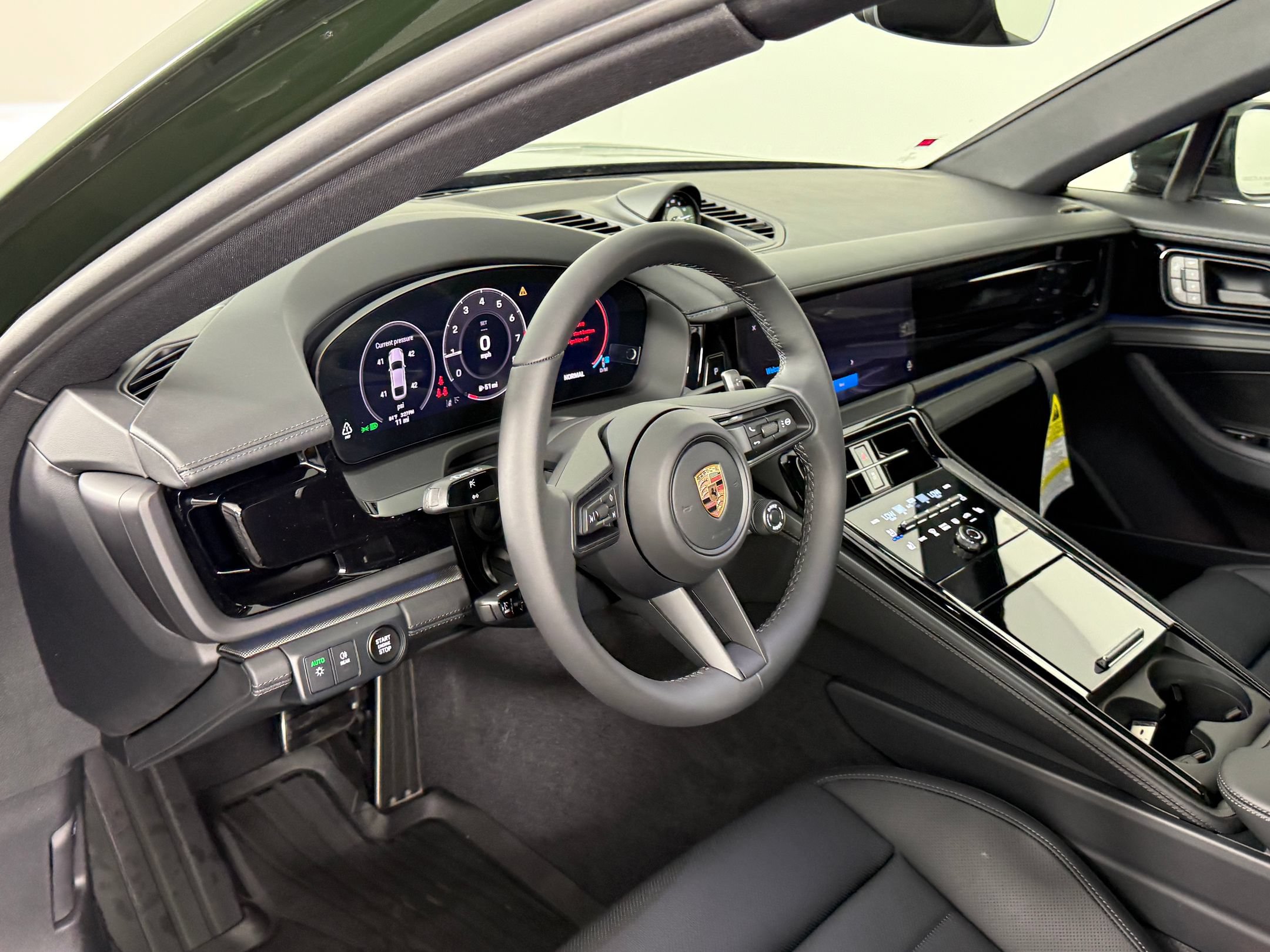 Certified 2026 Porsche Panamera 4 AWD/4WD image 4
