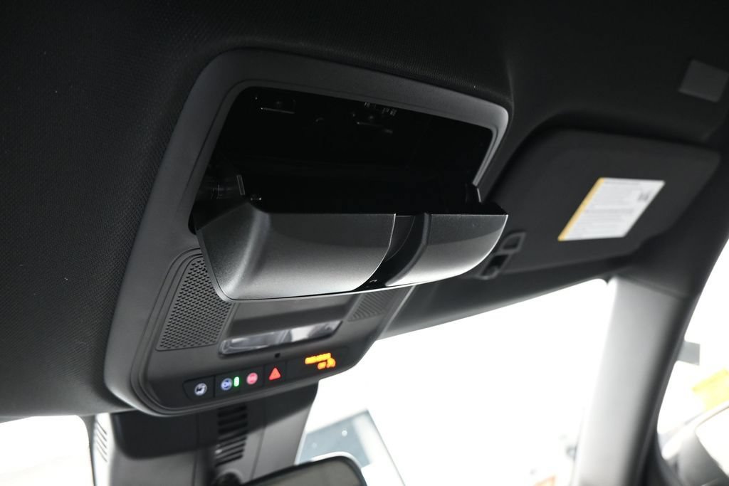 Used 2024 Chevrolet Traverse LS FWD image 36