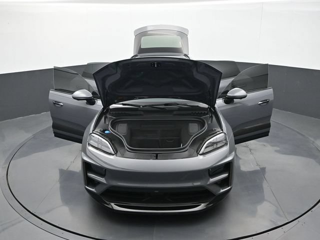 Certified 2025 Porsche Macan Turbo Electric AWD/4WD image 32