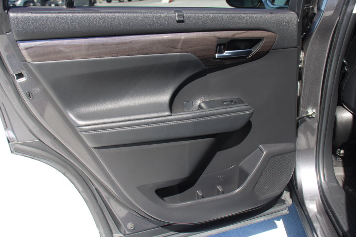 Used 2022 Toyota Highlander Platinum AWD/4WD image 13