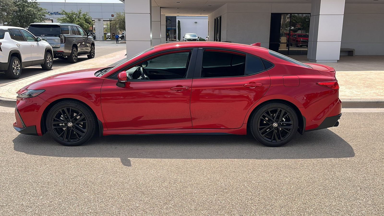Used 2025 Toyota Camry SE w/ Convenience Package FWD image 4