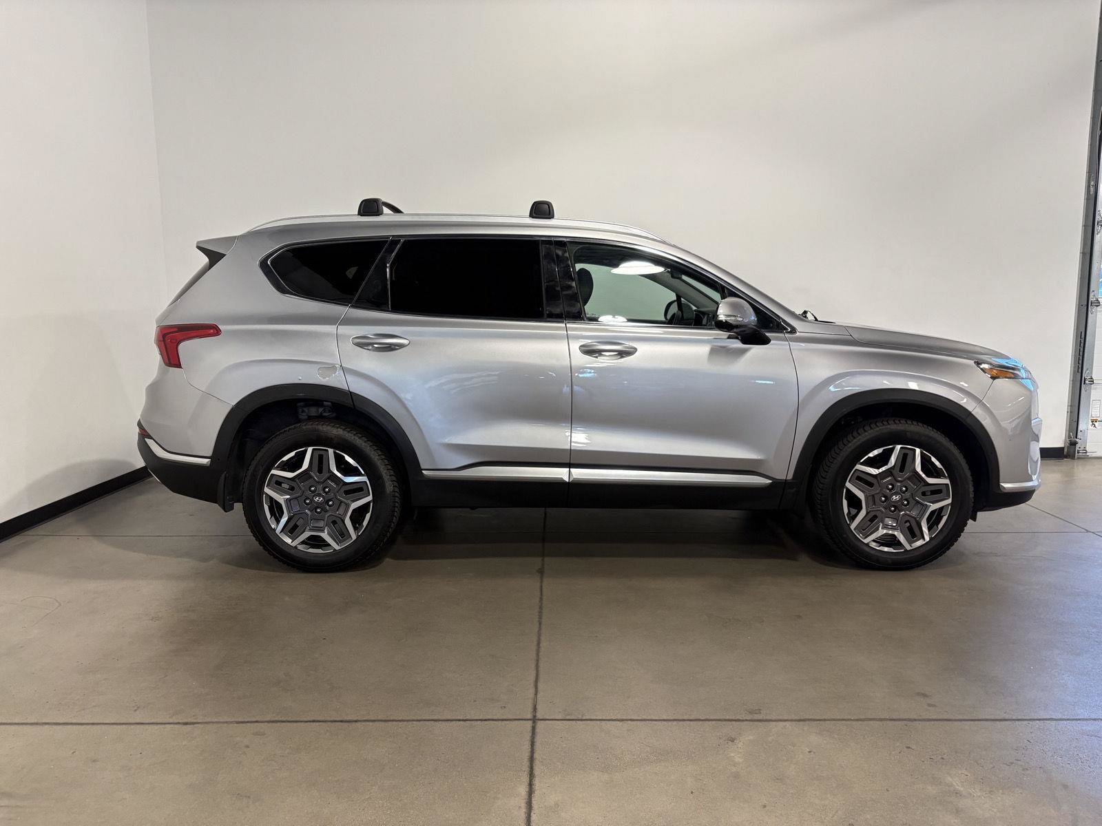 Used 2022 Hyundai Santa Fe Limited w/ Cargo Package AWD/4WD image 2