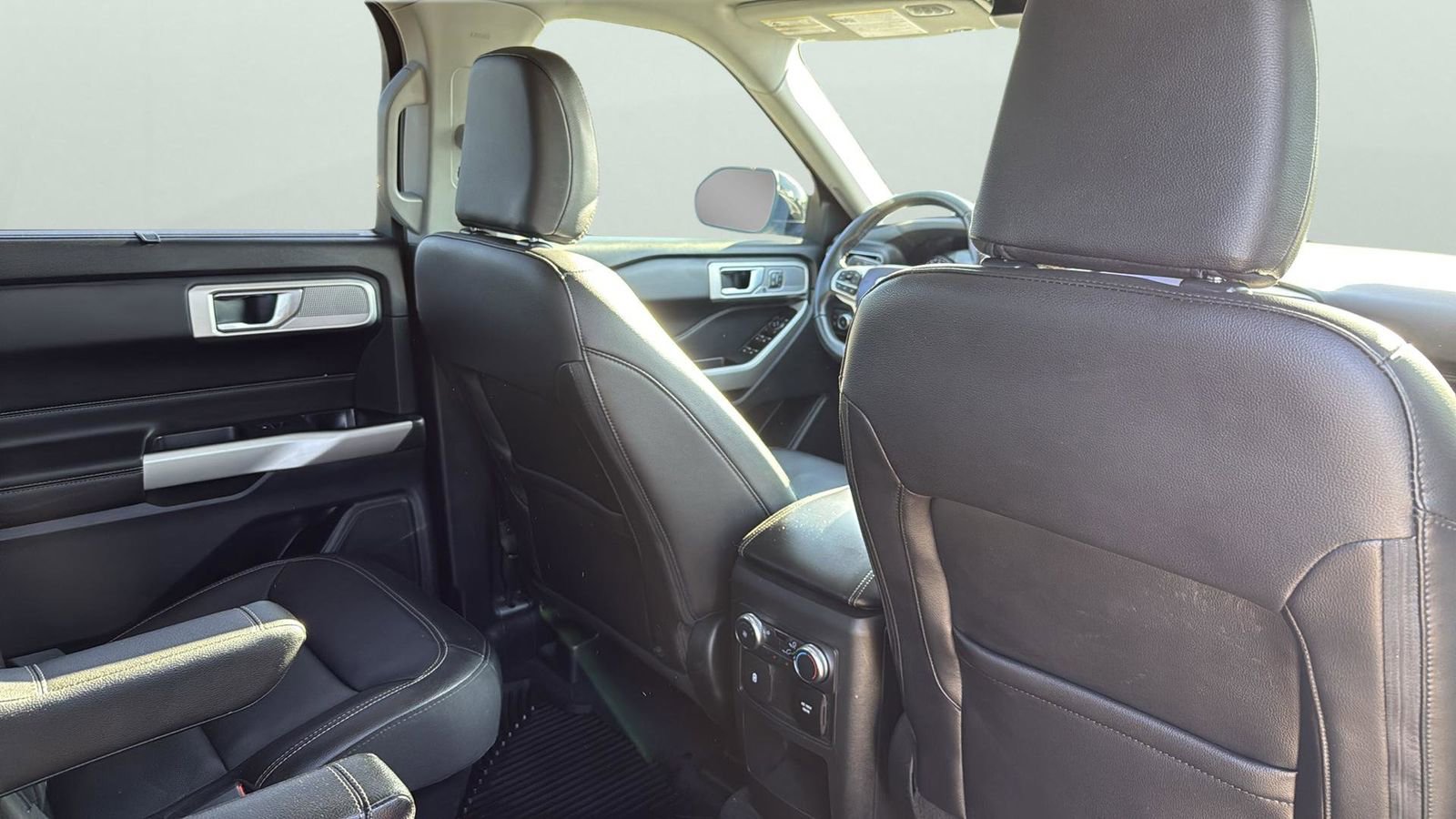 Used 2021 Ford Explorer Limited w/ Hybrid Equipment Group 310A image 28