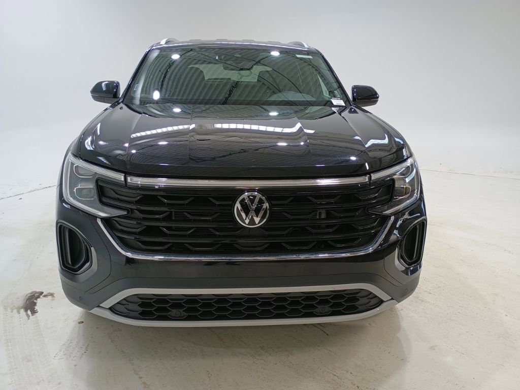 Used 2024 Volkswagen Atlas Cross Sport SE image 2
