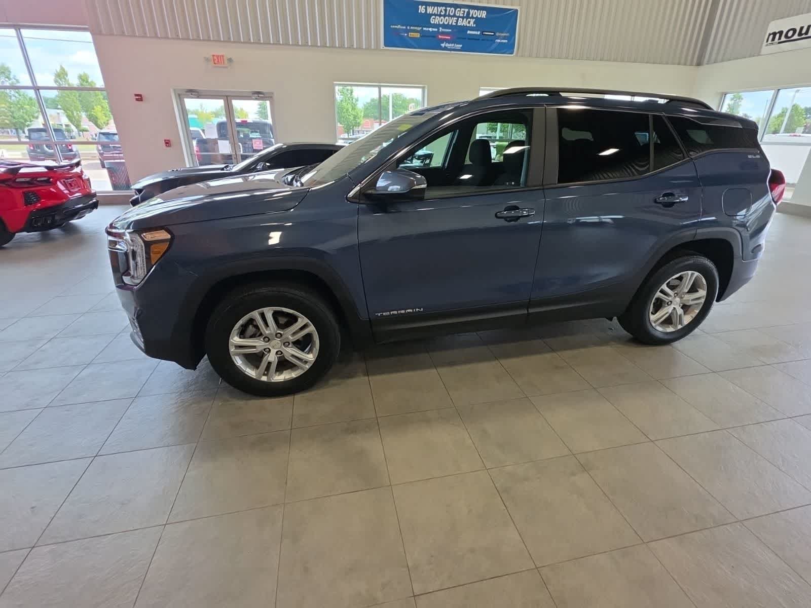 Used 2024 GMC Terrain SLE w/ Driver Convenience Package AWD/4WD image 15