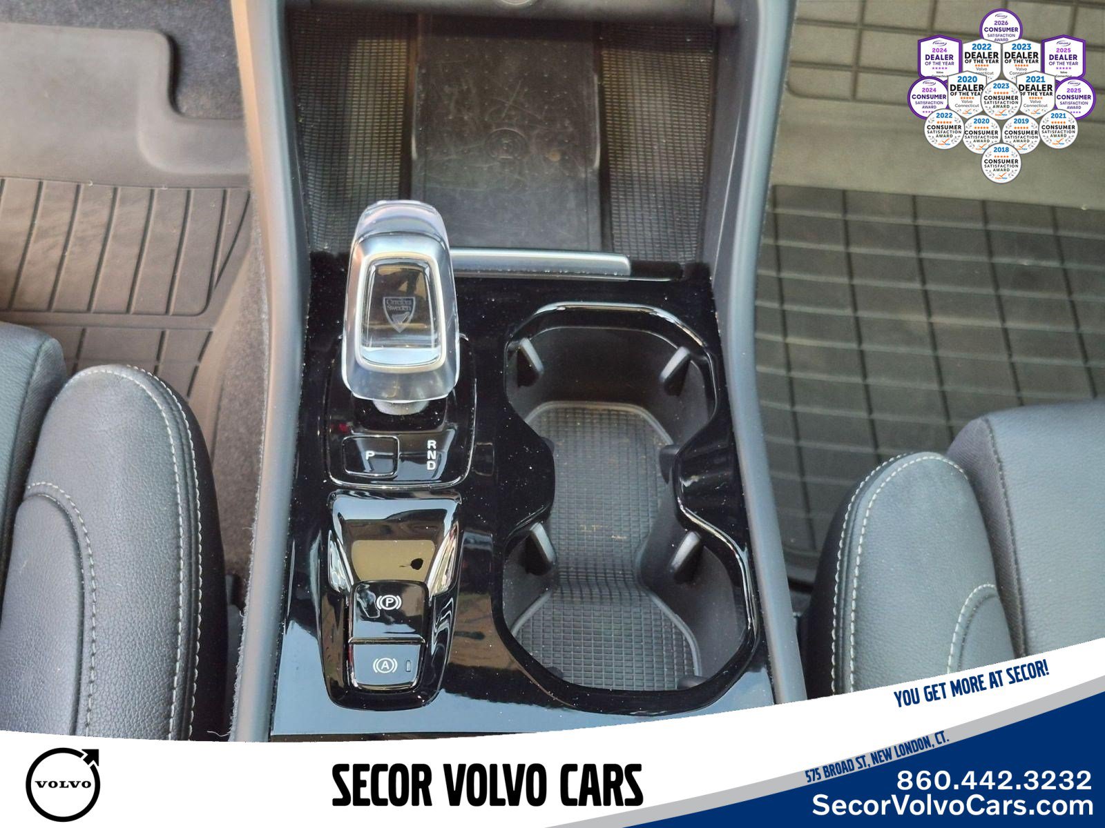 Used 2024 Volvo XC40 B5 Plus w/ Protection Package Premier AWD/4WD image 18