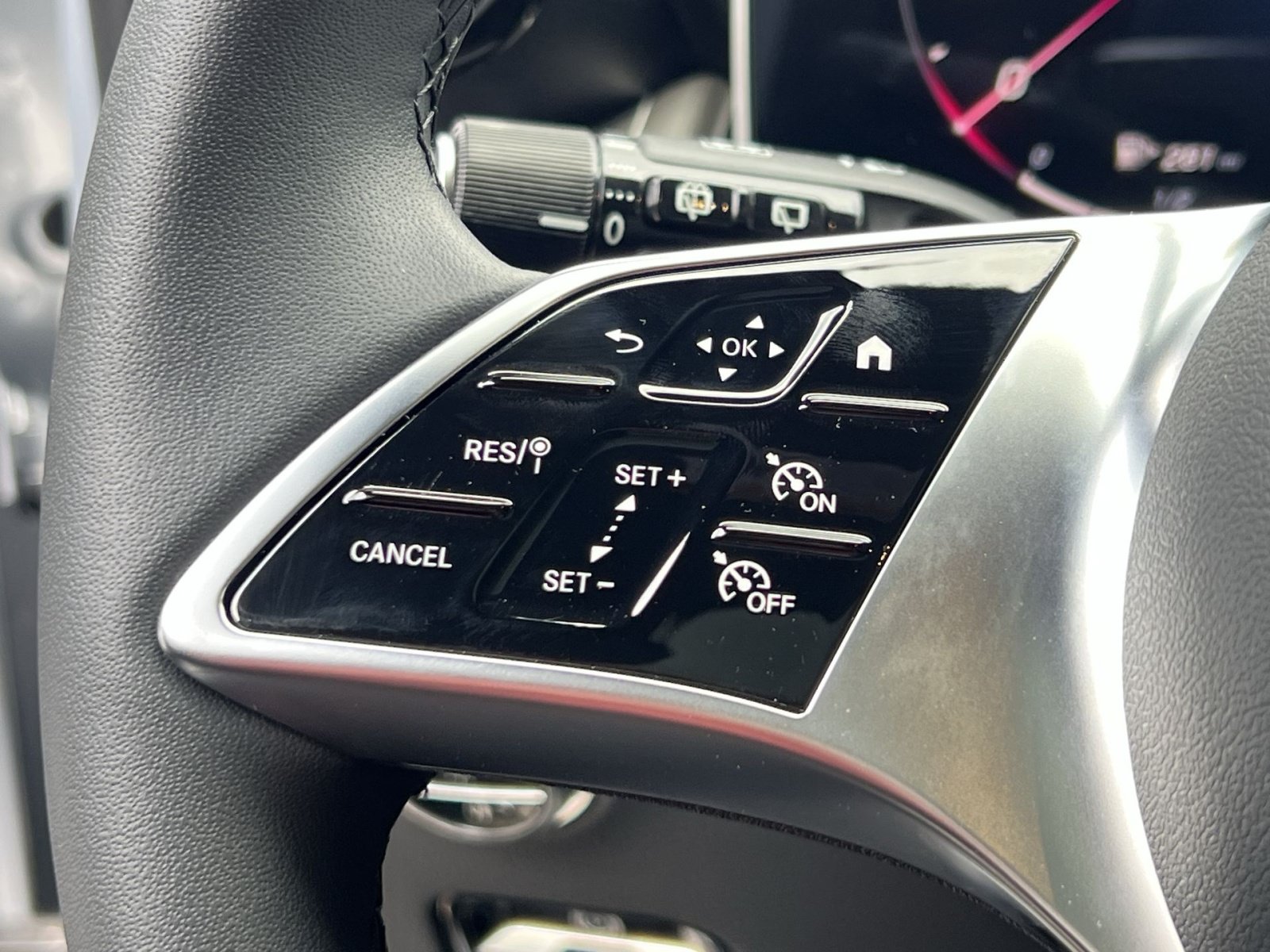 Certified 2026 Mercedes-Benz GLC 300 4MATIC image 36