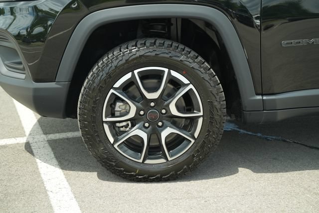 New 2026 Jeep Compass Trailhawk w/ Sun, Sound & Navigation Group AWD/4WD image 9
