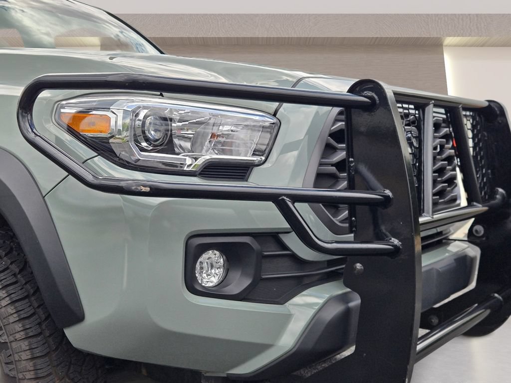 Used 2022 Toyota Tacoma TRD Off-Road w/ Technology Package AWD/4WD image 2