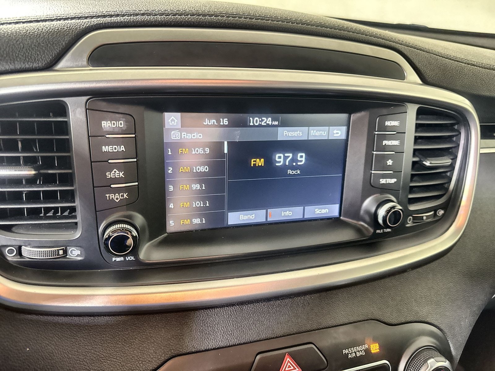 Used 2019 Kia Sorento AWD V6 image 18
