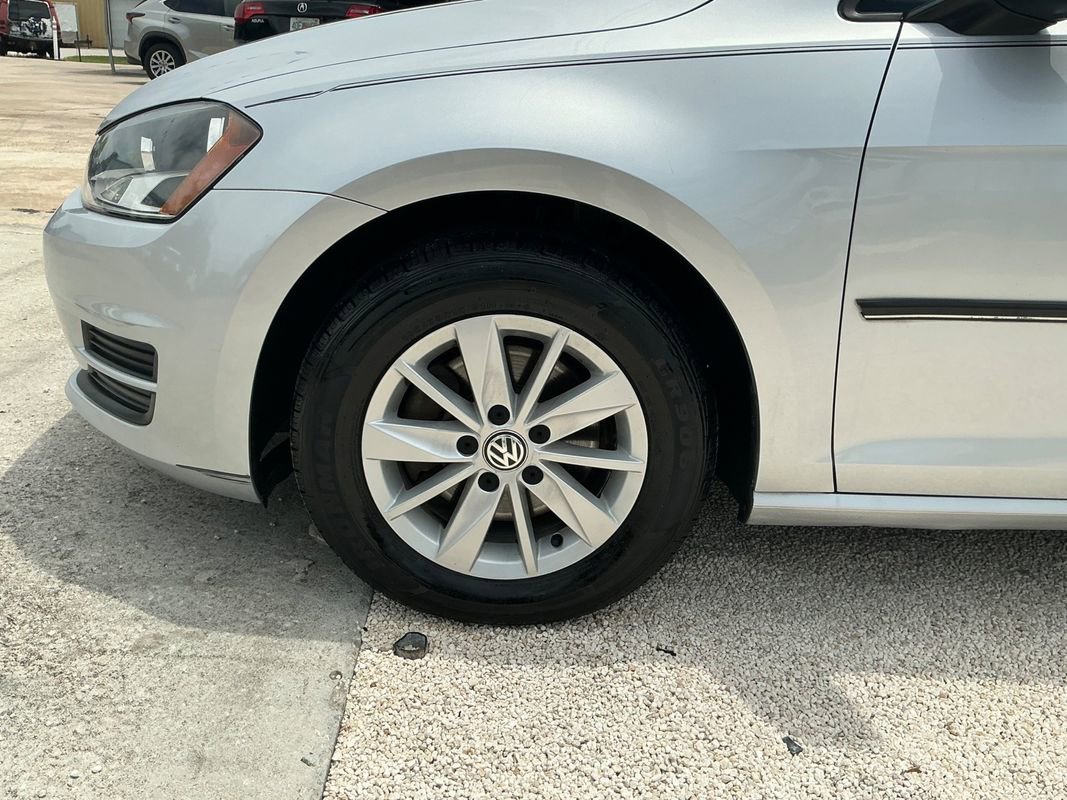 Used 2016 Volkswagen Golf S image 35