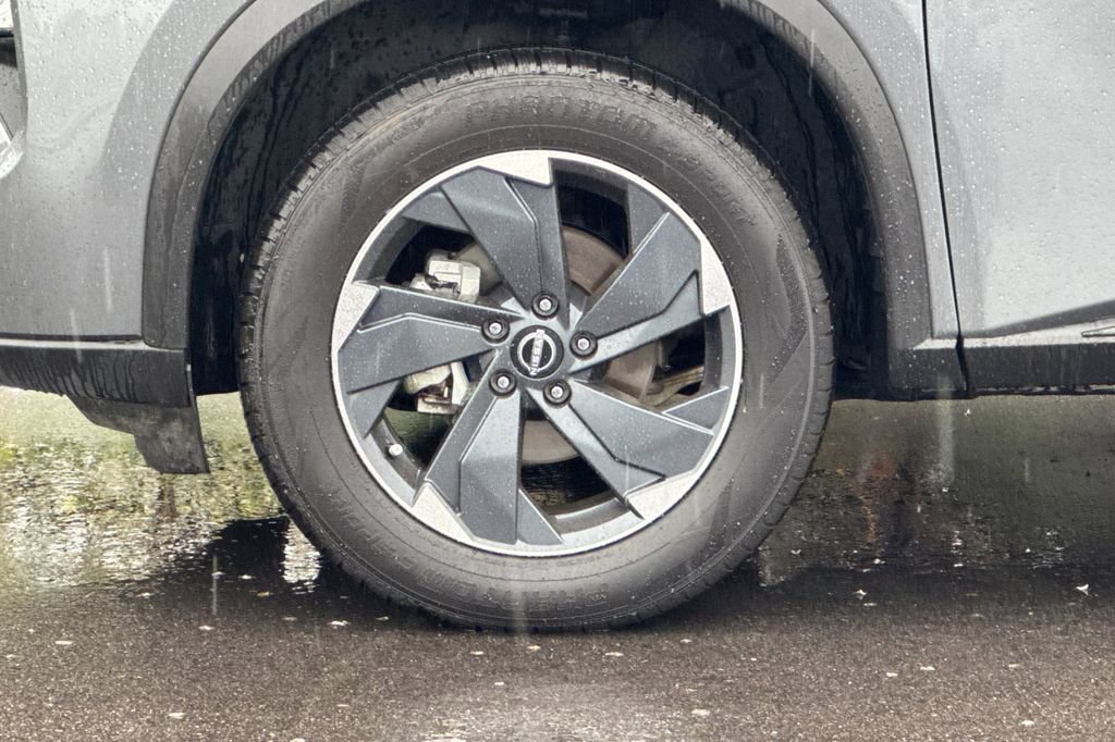 Used 2024 Nissan Rogue SV image 26