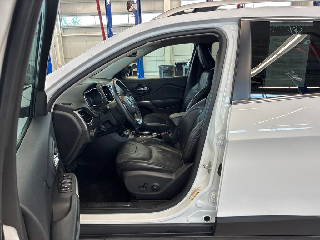 Used 2019 Jeep Cherokee Limited AWD/4WD image 16