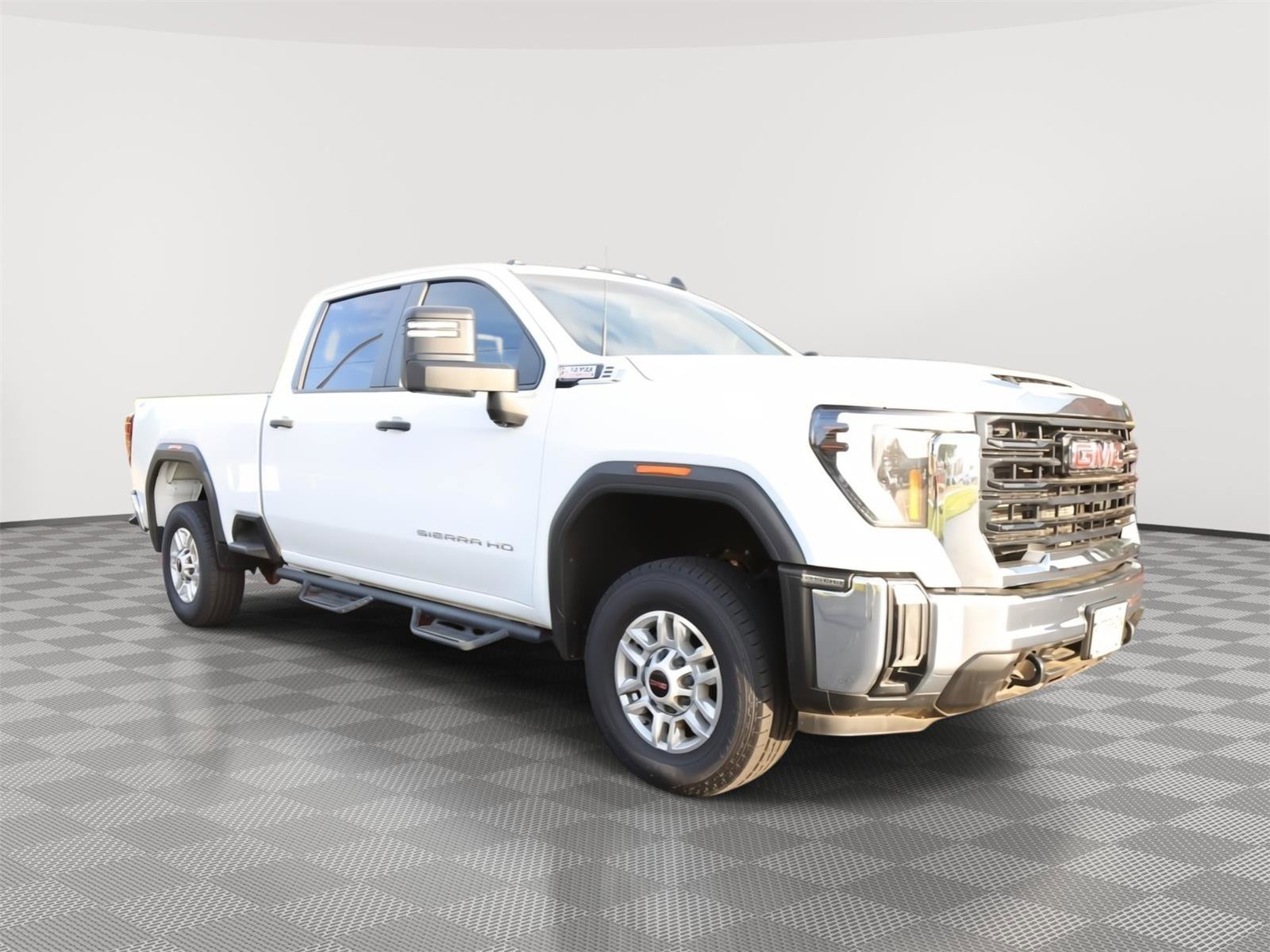 Used 2024 GMC Sierra 2500 Pro w/ 1SA Pro Safety Plus Package AWD/4WD image 2