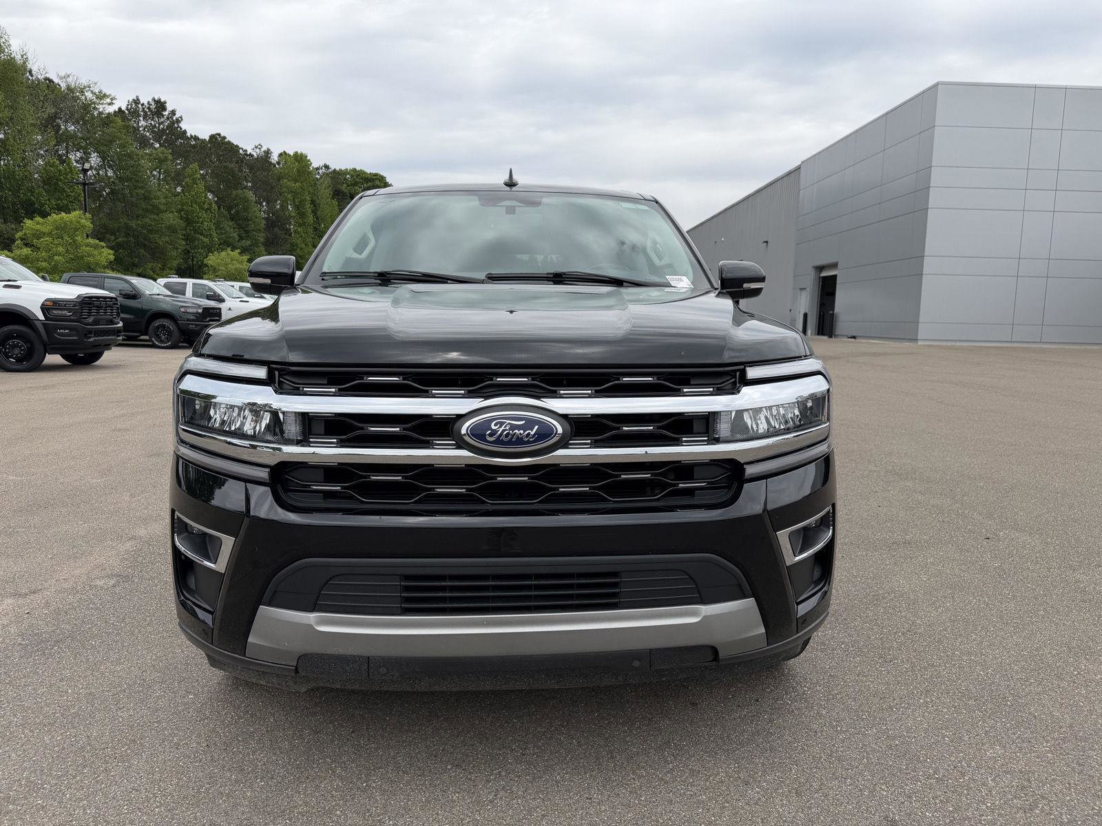 Used 2024 Ford Expedition Max Limited RWD image 2