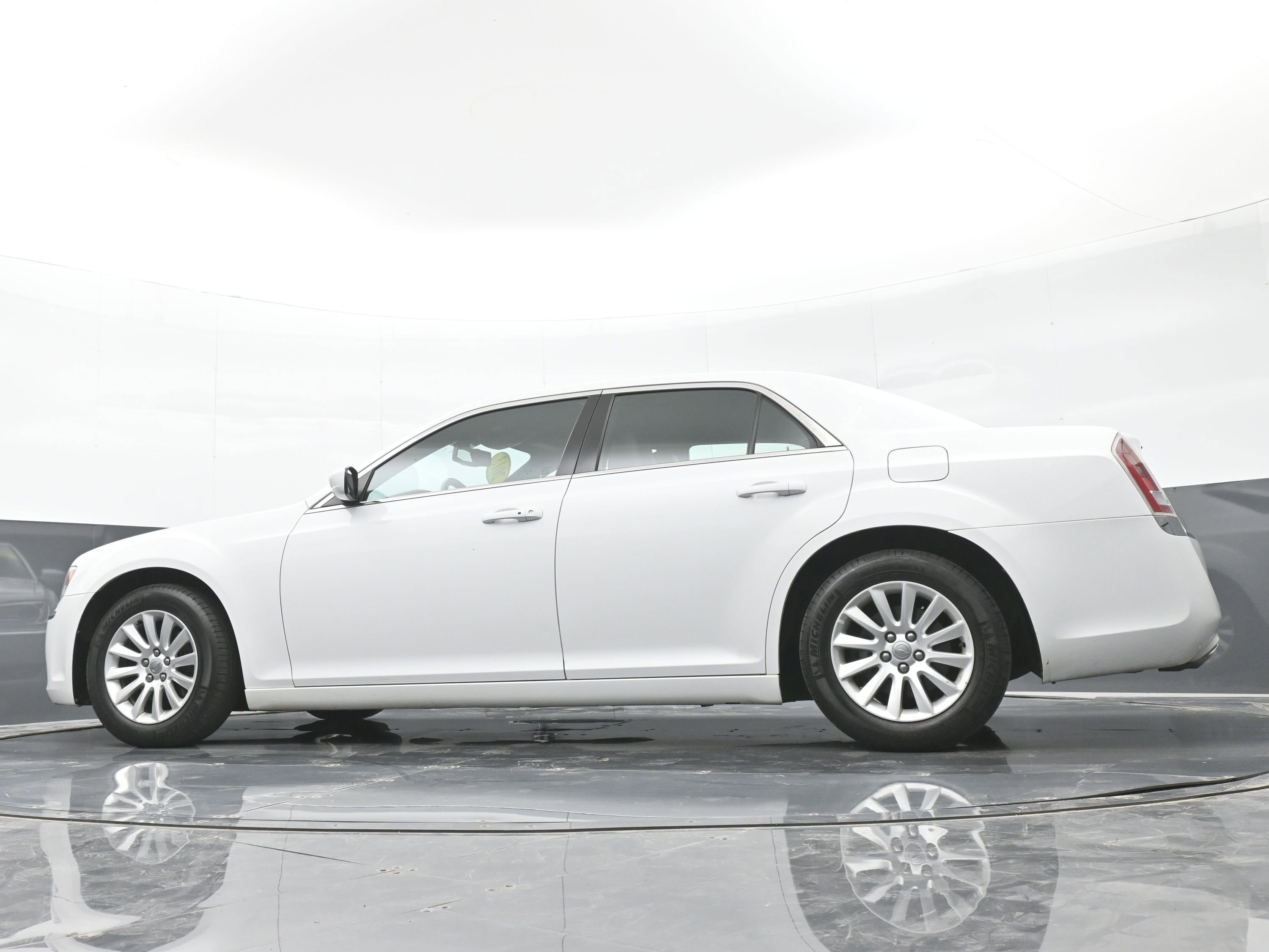 Used 2013 Chrysler 300 RWD image 37