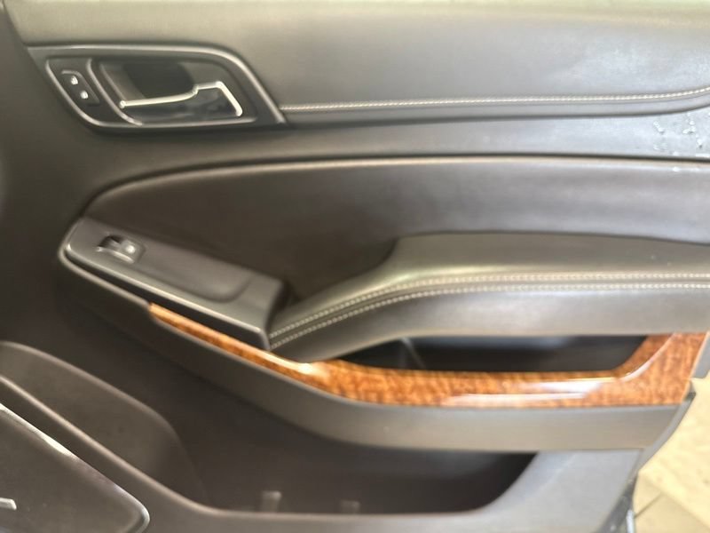 Used 2019 Chevrolet Suburban Premier AWD/4WD image 18