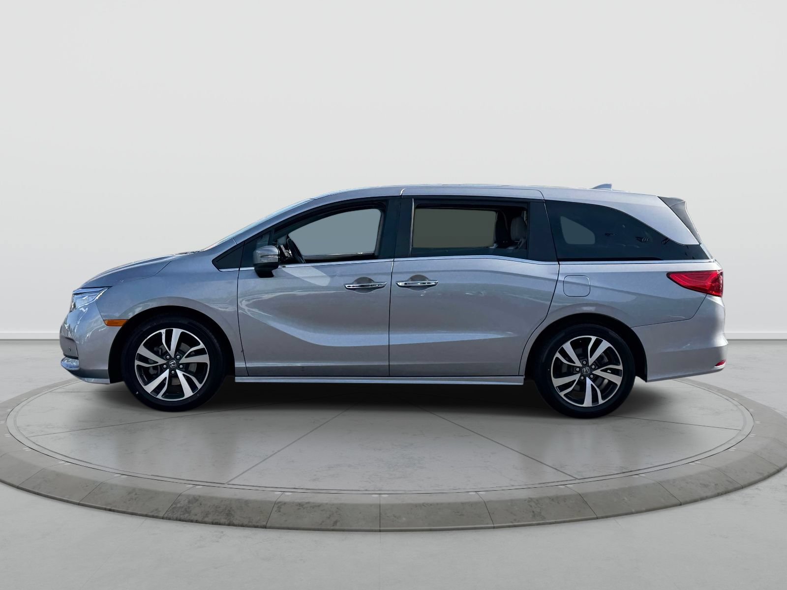 Used 2023 Honda Odyssey Touring image 4