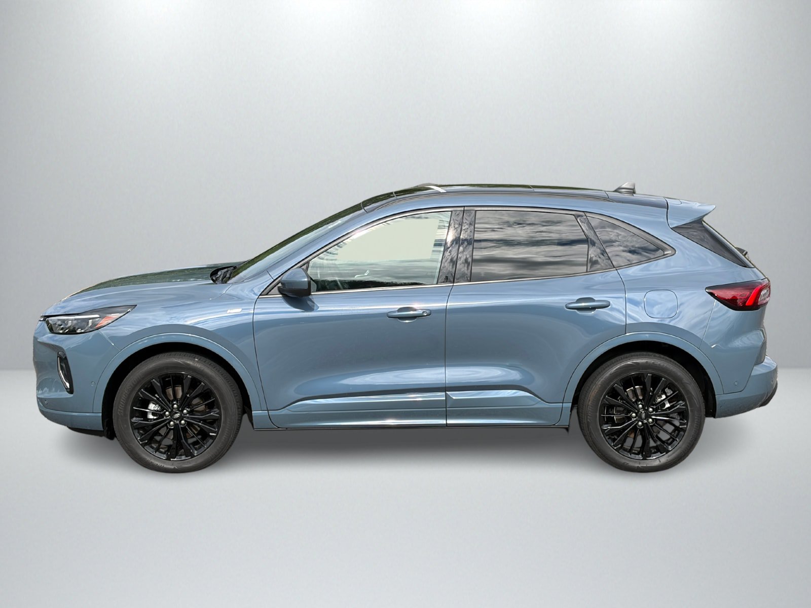 Used 2023 Ford Escape ST-Line Elite w/ Premium Technology Package AWD/4WD image 2