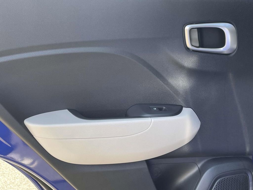 New 2025 Hyundai Venue SEL image 9