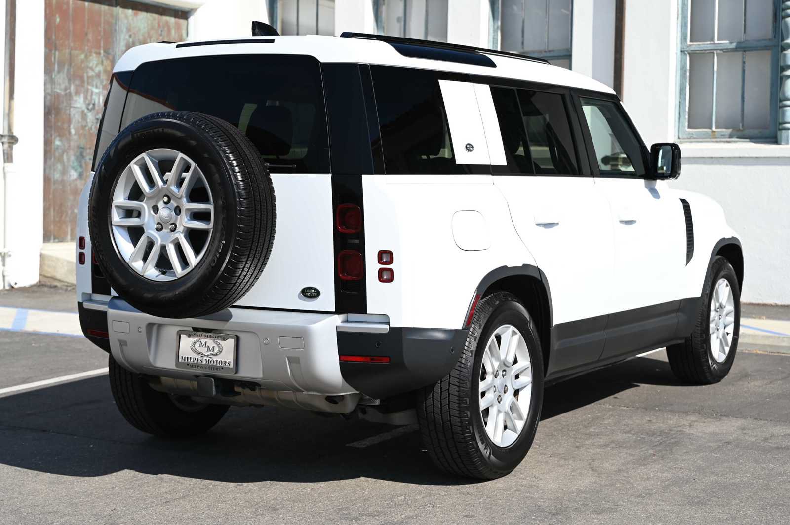 Used 2022 Land Rover Defender 110 S AWD/4WD image 5