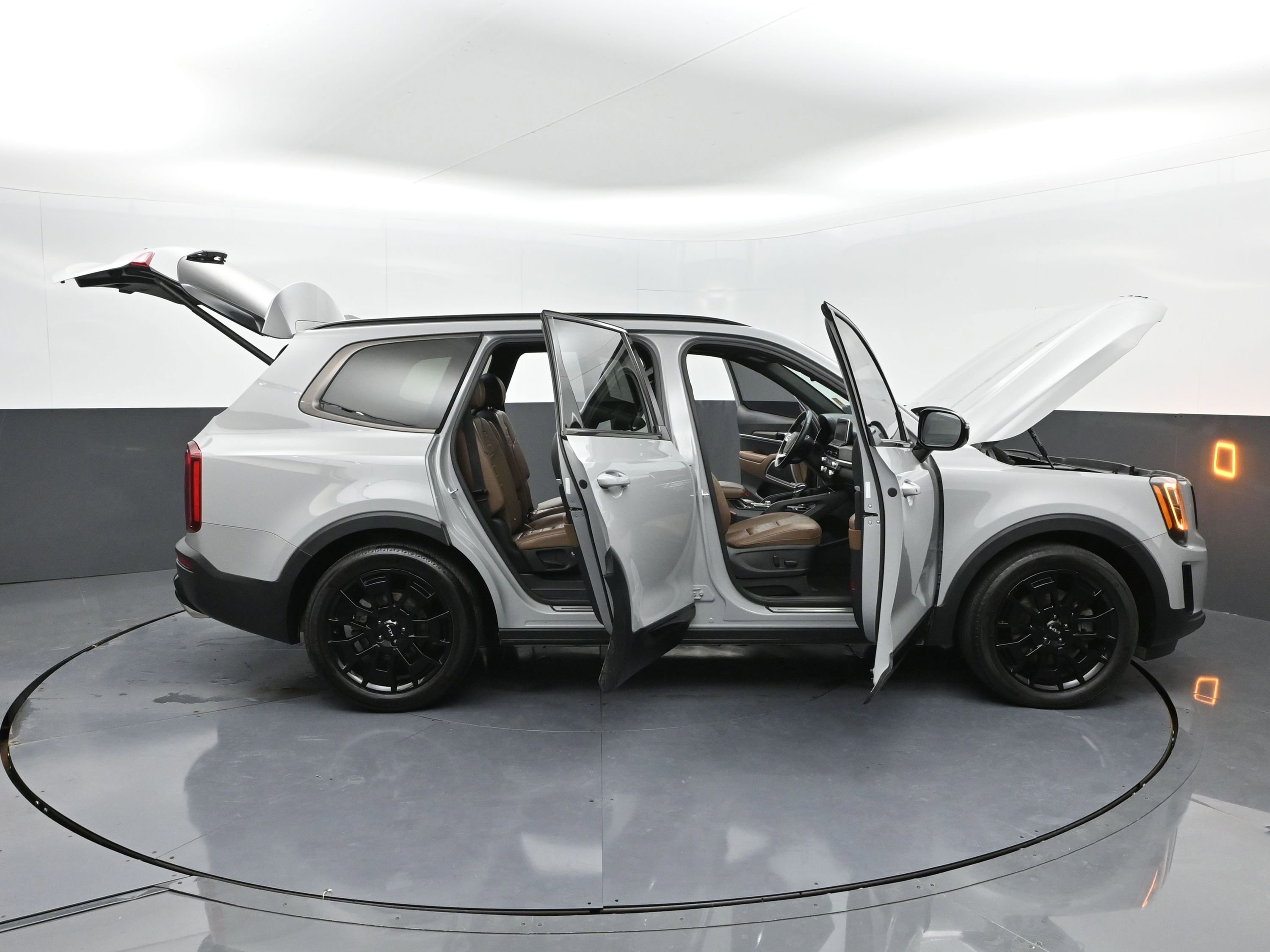 Used 2022 Kia Telluride SX w/ SX Prestige Package image 56