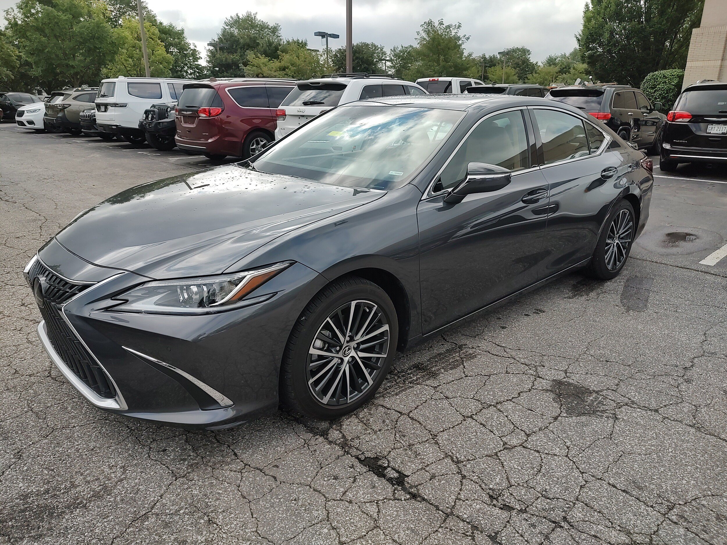 Used 2024 Lexus ES 350 w/ Premium Package FWD image 5