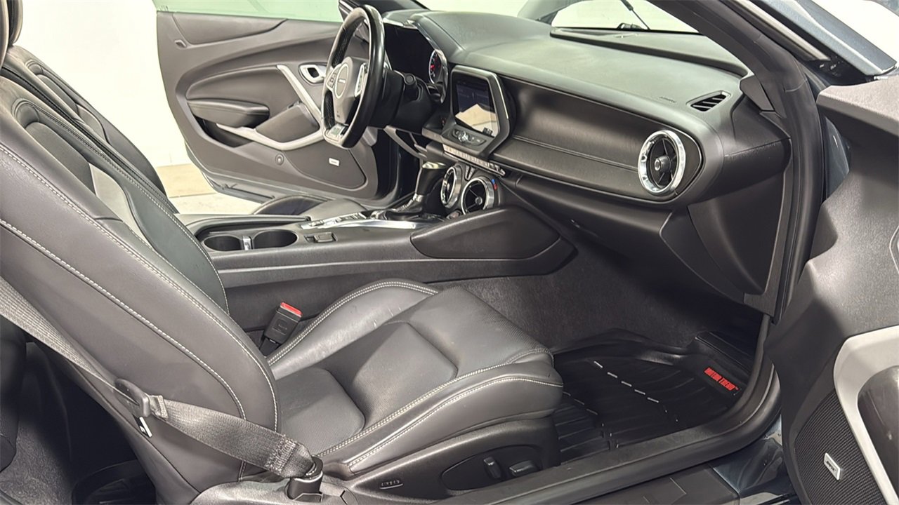 Used 2020 Chevrolet Camaro LT w/ RS Package image 18