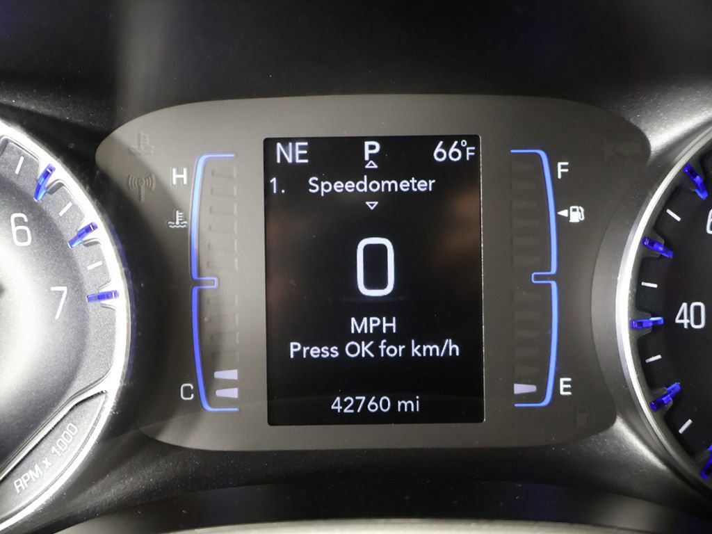 Used 2023 Chrysler Voyager LX image 36