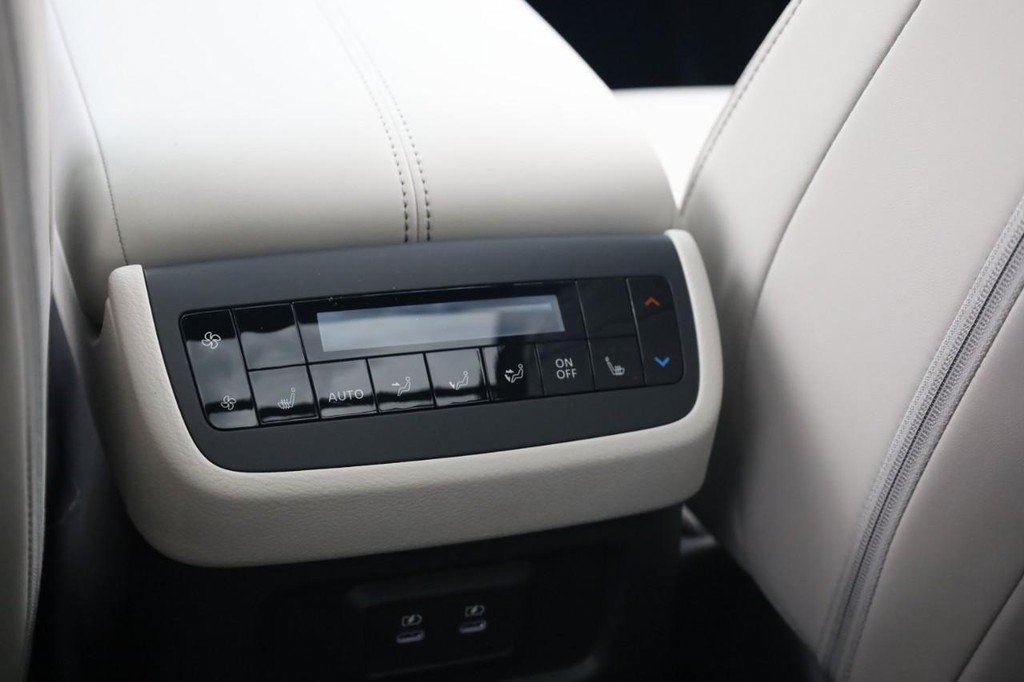 New 2026 Nissan Pathfinder SL w/ SL Premium Package AWD/4WD image 24