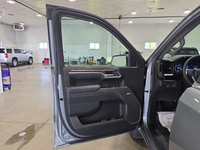 Used 2025 Chevrolet Silverado 1500 LTZ w/ LTZ Convenience Package II AWD/4WD image 23